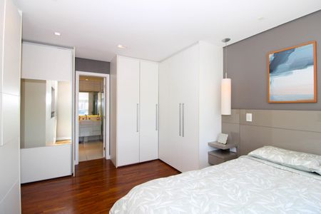 Apartamento à venda com 200m², 3 quartos e 3 vagas Apartamento à venda com 200m², 3 quartos e 3 vagasSuíte 2