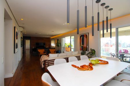 Apartamento à venda com 200m², 3 quartos e 3 vagas Apartamento à venda com 200m², 3 quartos e 3 vagasSala