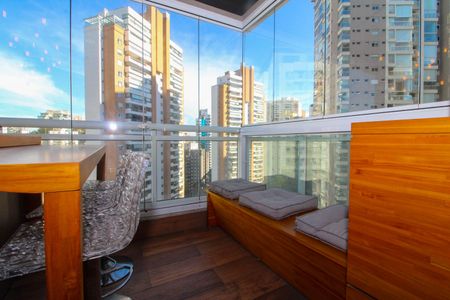 Apartamento à venda com 200m², 3 quartos e 3 vagas Apartamento à venda com 200m², 3 quartos e 3 vagasVaranda da Sala