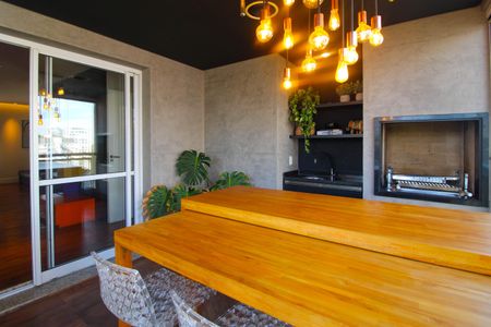 Apartamento à venda com 200m², 3 quartos e 3 vagas Apartamento à venda com 200m², 3 quartos e 3 vagasVaranda da Sala