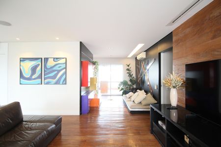 Sala de TV de apartamento à venda com 4 quartos, 200m² em Panamby, São Paulo