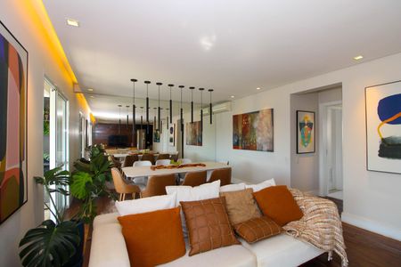Apartamento à venda com 200m², 3 quartos e 3 vagas Apartamento à venda com 200m², 3 quartos e 3 vagasSala