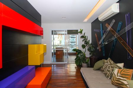 Apartamento à venda com 200m², 3 quartos e 3 vagas Apartamento à venda com 200m², 3 quartos e 3 vagasSala