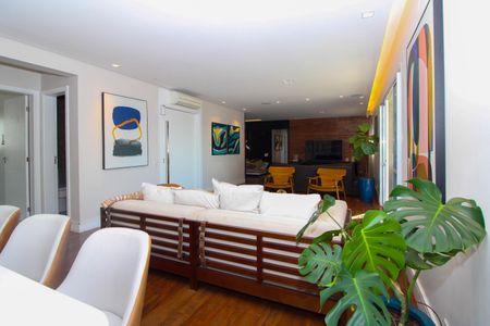 Apartamento à venda com 200m², 3 quartos e 3 vagas Apartamento à venda com 200m², 3 quartos e 3 vagasSala