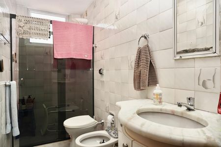 Apartamento à venda com 90m², 3 quartos e 2 vagas Apartamento à venda com 90m², 3 quartos e 2 vagasBanheiro Social