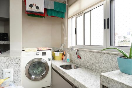 Apartamento à venda com 90m², 3 quartos e 2 vagas Apartamento à venda com 90m², 3 quartos e 2 vagasCozinha e Área de Serviço