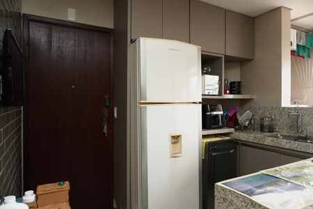 Apartamento à venda com 90m², 3 quartos e 2 vagas Apartamento à venda com 90m², 3 quartos e 2 vagasCozinha e Área de Serviço