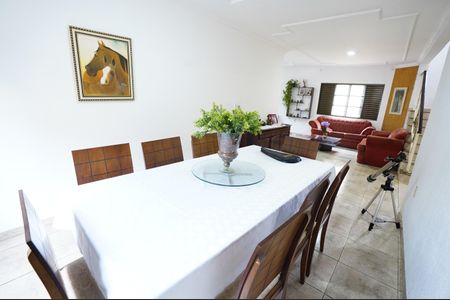 Casa à venda com 420m², 5 quartos e 4 vagas