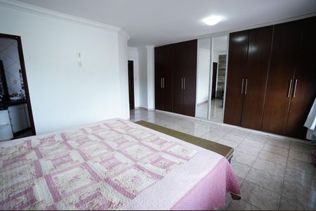Casa à venda com 420m², 5 quartos e 4 vagas
