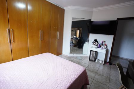 Casa à venda com 420m², 5 quartos e 4 vagas