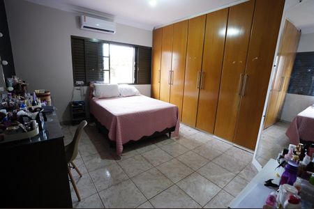 Casa à venda com 420m², 5 quartos e 4 vagas