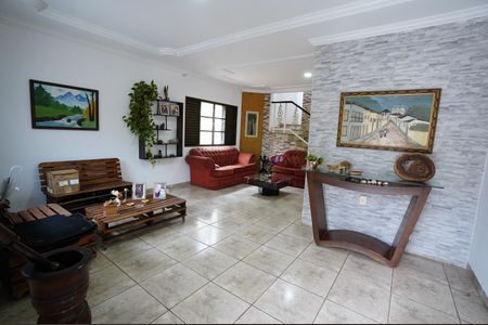 Casa à venda com 5 quartos, 420m² em Setor Jao, Goiânia