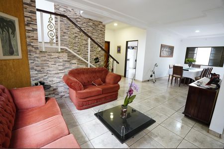 Casa à venda com 5 quartos, 420m² em Setor Jao, Goiânia