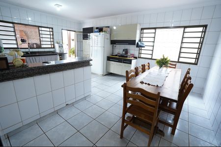 Casa à venda com 420m², 5 quartos e 4 vagas