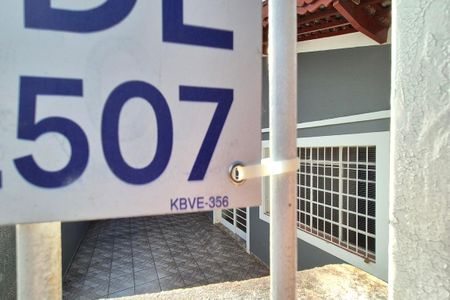 Casa à venda com 108m², 3 quartos e 2 vagasPlaca Instalada 