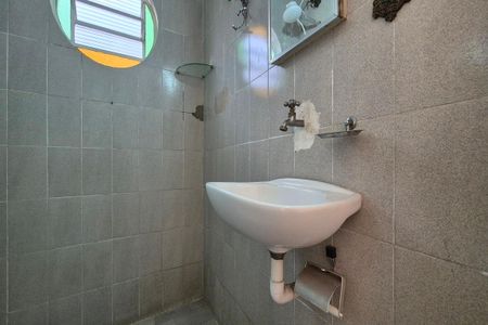 Casa à venda com 108m², 3 quartos e 2 vagasBanheiro