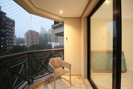 Apartamento para alugar com 124m², 3 quartos e 2 vagasVaranda