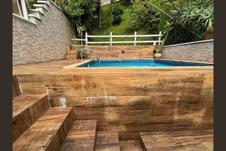 Casa à venda com 3 quartos, 190m² em Jardim Rosa Maria, São Paulo