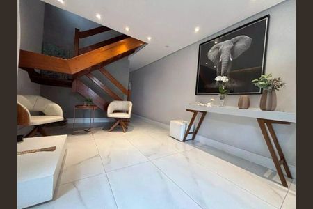 Casa à venda com 3 quartos, 190m² em Jardim Rosa Maria, São Paulo