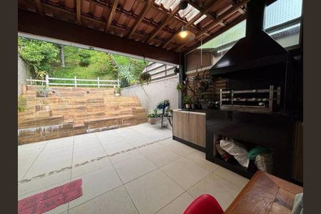 Casa à venda com 3 quartos, 190m² em Jardim Rosa Maria, São Paulo