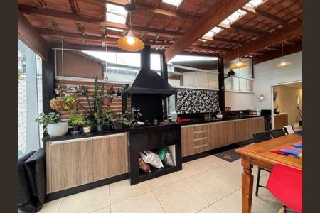 Casa à venda com 3 quartos, 190m² em Jardim Rosa Maria, São Paulo
