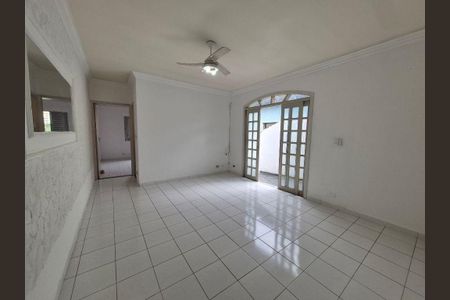 Casa à venda com 119m², 2 quartos e 2 vagas