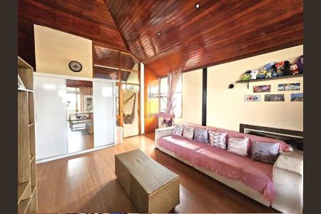Casa à venda com 4 quartos, 350m² em Cidade São Francisco, São Paulo