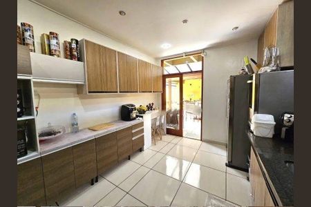 Casa à venda com 350m², 4 quartos e 3 vagas