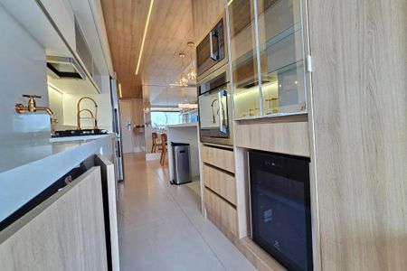 Cozinha de apartamento à venda com 2 quartos, 94m² em Vila Cordeiro, São Paulo