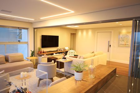 Apartamento à venda com 3 quartos, 155m² em Vila Sofia, São Paulo