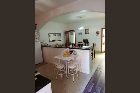 Casa à venda com 4 quartos, 198m² em Vila Galvão, Guarulhos