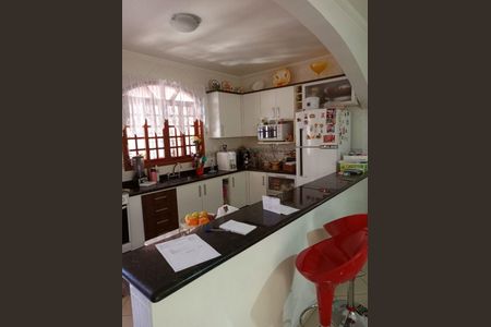 Casa à venda com 198m², 4 quartos e 2 vagas