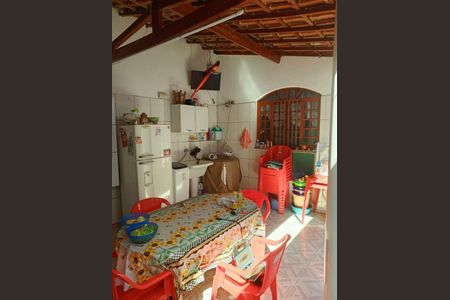 Casa à venda com 198m², 4 quartos e 2 vagas