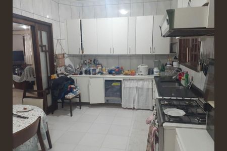 Casa para alugar com 215m², 4 quartos e 6 vagas