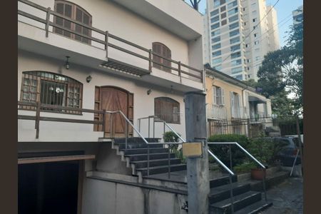 Casa para alugar com 215m², 4 quartos e 6 vagas