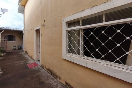 Casa à venda com 204m², 2 quartos e 2 vagas Casa à venda com 204m², 2 quartos e 2 vagasCorredor - Quintal