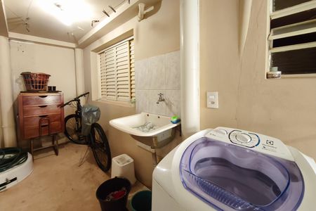 Casa à venda com 204m², 2 quartos e 2 vagas Casa à venda com 204m², 2 quartos e 2 vagasCasa 2 - Área de serviço