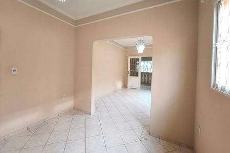 Casa à venda com 204m², 2 quartos e 2 vagas Casa à venda com 204m², 2 quartos e 2 vagasSala