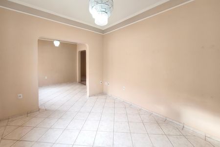 Casa à venda com 204m², 2 quartos e 2 vagas Casa à venda com 204m², 2 quartos e 2 vagasSala