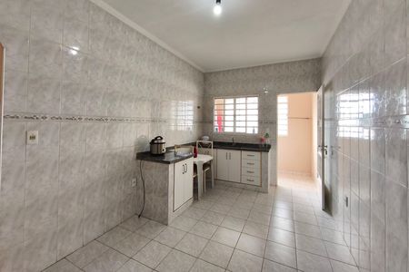 Casa à venda com 204m², 2 quartos e 2 vagas Casa à venda com 204m², 2 quartos e 2 vagasCozinha