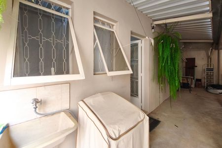 Casa à venda com 204m², 2 quartos e 2 vagas Casa à venda com 204m², 2 quartos e 2 vagasCasa 2 - Área de serviço