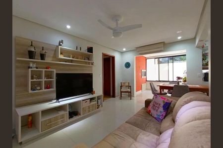 Sala de apartamento para alugar com 3 quartos, 80m² em Petrópolis, Porto Alegre