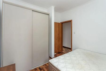 Quarto 1 de apartamento para alugar com 3 quartos, 80m² em Petrópolis, Porto Alegre