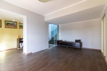 Casa à venda com 335m², 7 quartos e 2 vagas Casa à venda com 335m², 7 quartos e 2 vagasSala 2