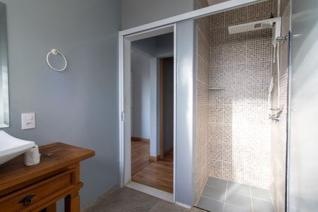Casa à venda com 335m², 7 quartos e 2 vagas Casa à venda com 335m², 7 quartos e 2 vagasBanheiro da Suíte 1