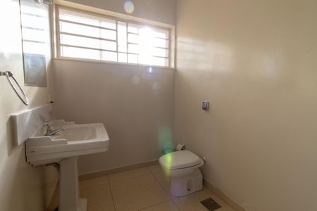 Casa à venda com 335m², 7 quartos e 2 vagas Casa à venda com 335m², 7 quartos e 2 vagasBanheiro Social