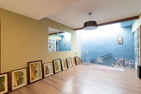 Casa à venda com 335m², 7 quartos e 2 vagas Casa à venda com 335m², 7 quartos e 2 vagasSala