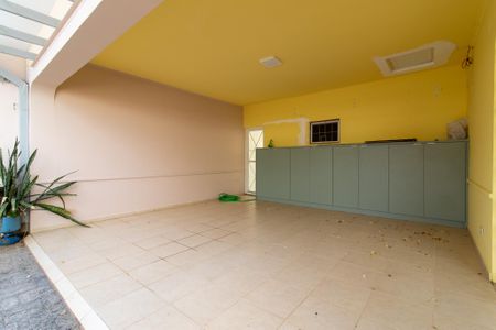 Casa à venda com 335m², 7 quartos e 2 vagas Casa à venda com 335m², 7 quartos e 2 vagasGaragem