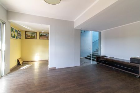 Casa à venda com 335m², 7 quartos e 2 vagas Casa à venda com 335m², 7 quartos e 2 vagasSala 2