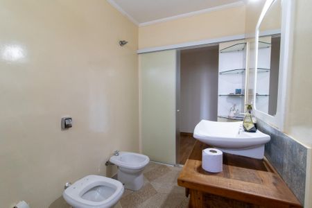 Casa à venda com 335m², 7 quartos e 2 vagas Casa à venda com 335m², 7 quartos e 2 vagasBanheiro da Suíte 2